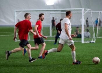 Rep Your Team in Retro Style: Classic Tees and Throwback Threads