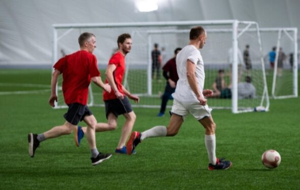 Rep Your Team in Retro Style: Classic Tees and Throwback Threads