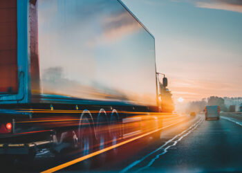 Fifth Wheels and Turntables: Ensuring Smooth Trailer Articulation