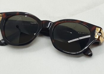 7Ray-Ban vs. Versace: A Comparative Study of Two Iconic Eyewear Brands