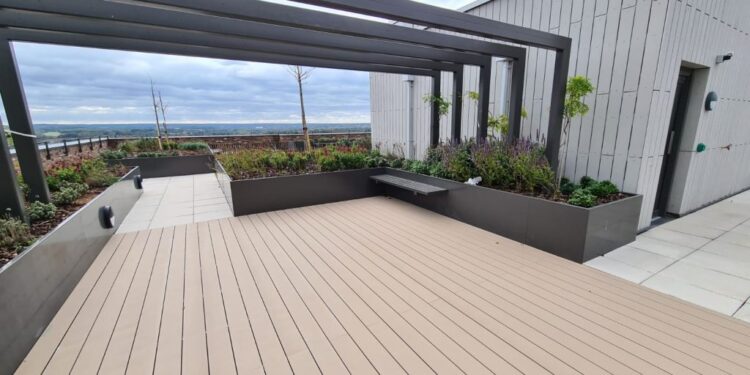 Cost-Effective and Eco-Friendly: What Makes Aluminium Decking the Ideal Option?