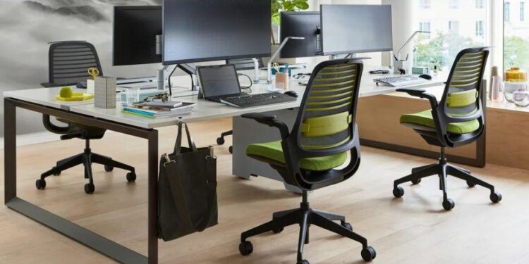 How Office Chairs Can Improve Focus and Reduce Discomfort at Work