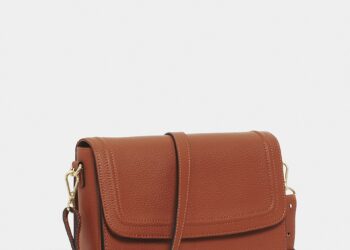 Explore the Elegance of the Chanel Coco Curve Flap Bag