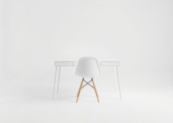 Why a Small White Desk Is Perfect for Minimalist Interiors