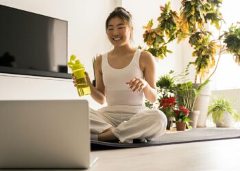 Micro‑Wellness for Busy Lives: The Rise of Everyday Mental Reset Tools