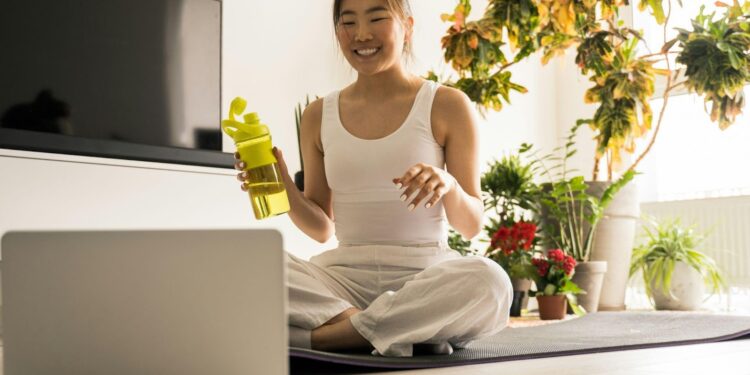 Micro‑Wellness for Busy Lives: The Rise of Everyday Mental Reset Tools