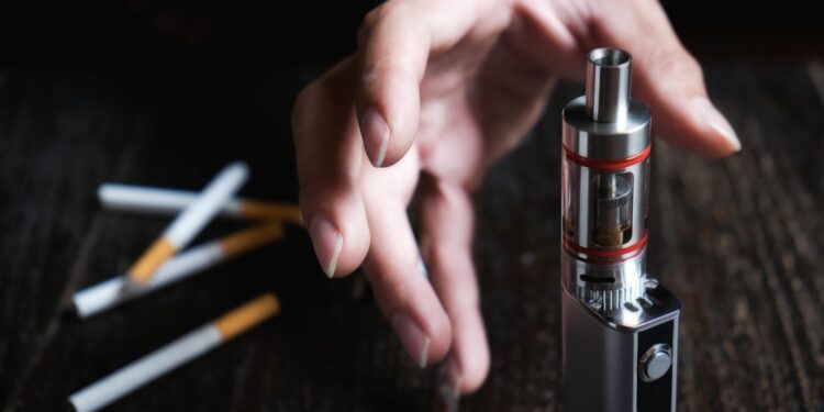 Enjoy Extended Vaping Sessions with MR FOG Switch 15000 Puffs Vape Anywhere