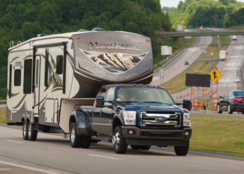 How Contractors Use Ford Work Trucks for Travel Projects