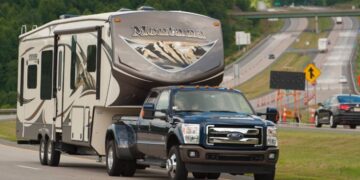 How Contractors Use Ford Work Trucks for Travel Projects