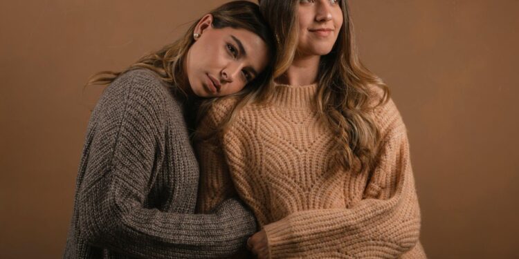 Knitwear That Works Through the Decades: Choosing Sweaters That Last