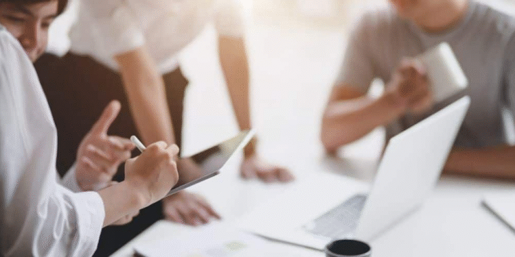 How Small Businesses Can Compete with Big Brands Using Influencers?