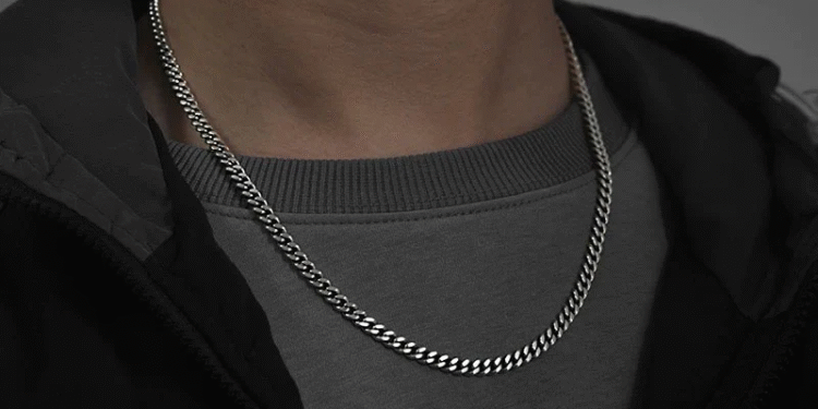 Smart Casual Fall Looks with Silver Chains