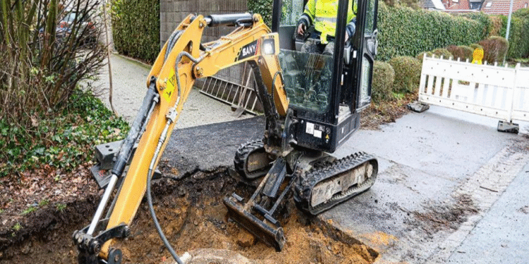 Mini Excavator vs. Medium Excavator: Trade-Off Guide